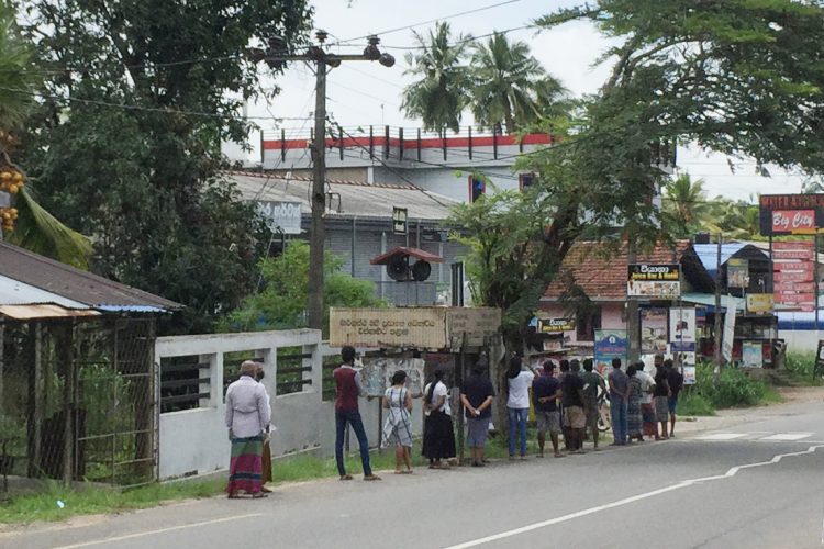 පී.සී.ආර් පරීක්ෂණ සඳහා යොමු කර ඇති එළුවාපිටිය ගම් වාසීන්...