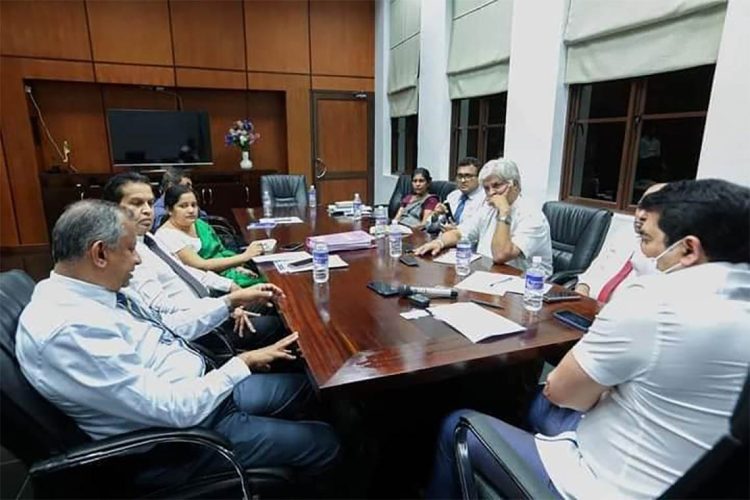 ක්රිඩා ඇමති රොෂාන් රණසිංහ ඇතුළු බලධාරීන් කරුණු විමසමින්....