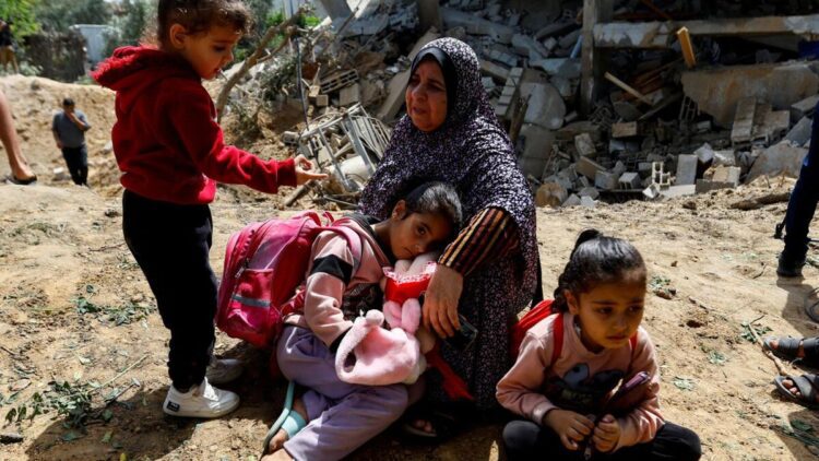 Gaza's Pregnant Women Endure Water Shortages Amid Deepening Humanitarian Crisis