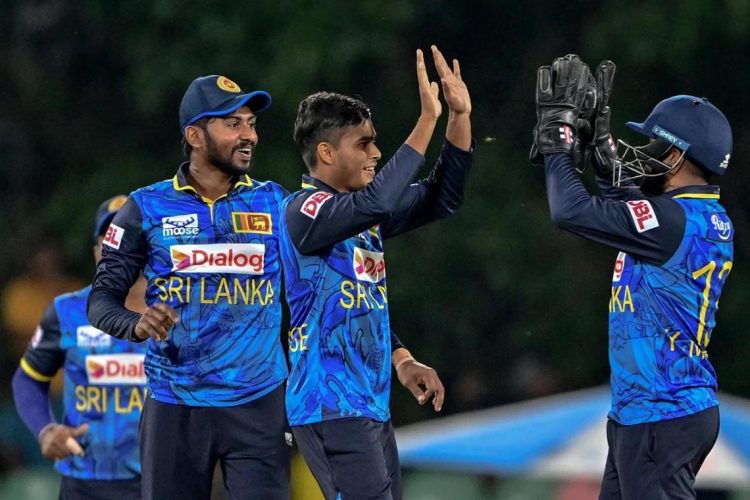 හොඳම පන්දු යැවීම දුනිත් වෛල්ලාලගේ ගෙනි....
