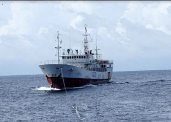 අනතුරට පත් නෞකාව ගොඩබිමට රැගෙන එන අන්දම