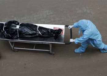 Hospital staff carry the body of a person who died of  COVID-19 to a morgue in Mumbai, India, Friday, May 29, 2020. Most of the over 150,000 cases are concentrated in five of India’s 28 states, though an increase in cases has also been reported in some eastern states as migrant workers have begun arriving home from big cities on special trains. (AP Photo/Rajanish Kakade)