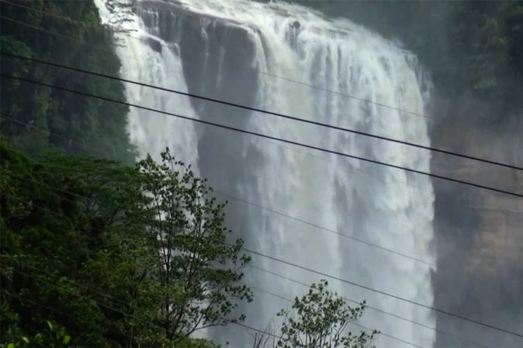 ලක්ෂපාන දිය ඇල්ල