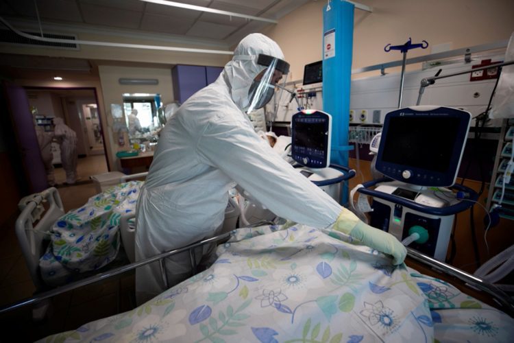 epa08712654 A family member wearing a full protective suit, mourn the death of their relative at the coronavirus COVID-19 department at the Galilee Hospital, in the northern city of Nahariya, Israel, 01 October 2020. According to media reports, hospitals in Israel are under a lot of pressure as the number of people infected with the virus continues to increase, and most of the recently diagnosed coronavirus patients are from the ultra-Orthodox sector. Israel is on a full three-week lockdown aimed to stem a new spike of COVID-19 coronavirus cases.  EPA/ATEF SAFADI