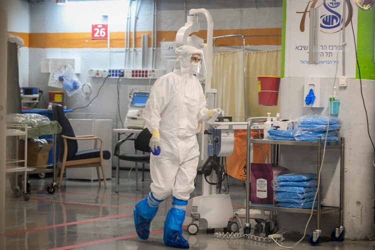 Sheba Medical Center team at the Coronavirus isolation ward of Sheba Medical Center unit, in Ramat Gan, July 20, 2020. Photo by Yossi Zeliger/Flash90