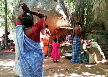 වෙඩ්ඩුක්කුනාරිමලෙයි බෞද්ධ සිද්ධස්ථානය බලහත්කාරයෙන් අත්පත් කරගෙන  ආදී ලිංගේස්වර කෝවිල හදාගෙන තිබුණු අයුරු...