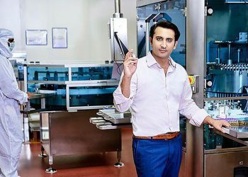 ආදර් පුනාවාලා කොවිෂීල්ඩ් එන්නත සමග...