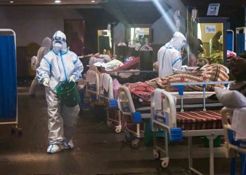 Health workers wearing a personal protective equipment (PPE) suits attend patients inside a banquet hall temporarily converted into a Covid-19 coronavirus ward in New Delhi on May 1, 2021. (Photo by Prakash SINGH / AFP)