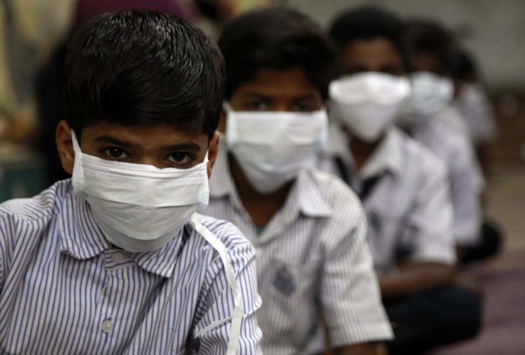 MUMBAI, INDIA - FEBRUARY 20: A class of Indian students have taken to wearing masks to avoid contracting swine flu in Mumbai, India on 20 February, 2015. Forty more deaths due to contagious swine flu were reported in the country taking the toll to 703 as the virus continued to spread its tentacles to new states. (Photo by Imtiyaz Shaik/Anadolu Agency/Getty Images)