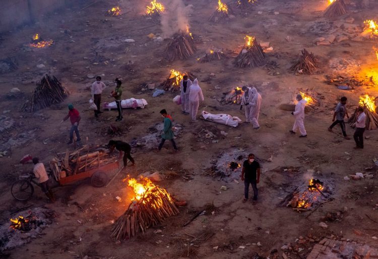 People wait to cremate victims who died due to the coronavirus disease (COVID-19), at a crematorium ground in New Delhi, India, April 23, 2021. REUTERS/Danish Siddiqui