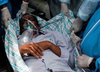 A patient suffering from the coronavirus disease (COVID-19) is evacuated from a hospital after it caught fire in Virar, on the outskirts of Mumbai, India, April 23, 2021. REUTERS/Francis Mascarenhas