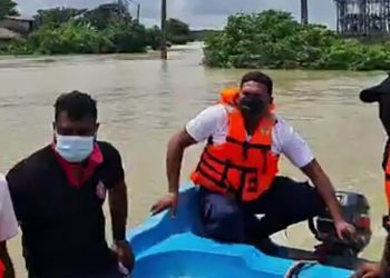 අත්තනගලු ඔය පිටාර ගැලීමෙන් අවතැන් පිරිසක් ආපදා කළමනාකරණය මධ්‍යස්ථානය මගින් ගලවා ගත් අවස්ථාවක්...