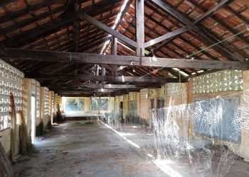 අලුත්වැඩියා කිරීමට ඉල්ලා සිටින පාසල් ගොඩනැගිල්ල...