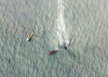 express-pearl-ship-oil-leak