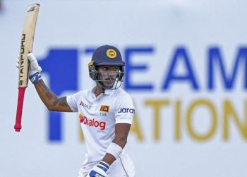 පැතුම් ඊයේ ලැබූ අර්ධ ශතකය...