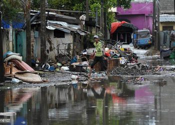 A Sri Lankan resident walks through floodwaters in the Kolonnawa suburb of Colombo on May 24, 2016.
Sri Lankans camped out in shelters in the capital face an uncertain future after massive flooding from torrential rain struck the island, forcing them to flee their inundated homes. Water levels in Colombo are slowly falling after the Kelani river running through the city of 650,000 burst its banks early last week, and a cleanup is underway.
 / AFP / ISHARA S.KODIKARA        (Photo credit should read ISHARA S.KODIKARA/AFP via Getty Images)