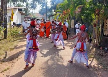 උඩරට නැටුම් සහිතව සර්ව ආගමික නායකයන් කැඳවාගෙන ගිය අයුරු...