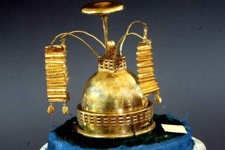 1957 දී දැලිවලින් සොයා ගත් පෞරාණික දාගැබ් ආකෘතිය සම්බන්ධව කියැවෙන ලෝකයේ හොඳින්ම ආරක්ෂා වූ එකම කරඬුව.. අද එය හොරු අරගෙන...