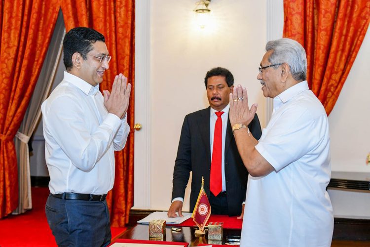 අලි සබ්‍රී ඊයේ මුදල් ඇමති ලෙස දිවුරුම් දුන් අවස්ථාව...