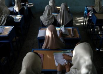 Afghan girls sit in a classroom at a school in Kabul, Afghanistan, September 18, 2021. WANA (West Asia News Agency) via REUTERS ATTENTION EDITORS - THIS PICTURE WAS PROVIDED BY A THIRD PARTY. - RC24SP996PQP