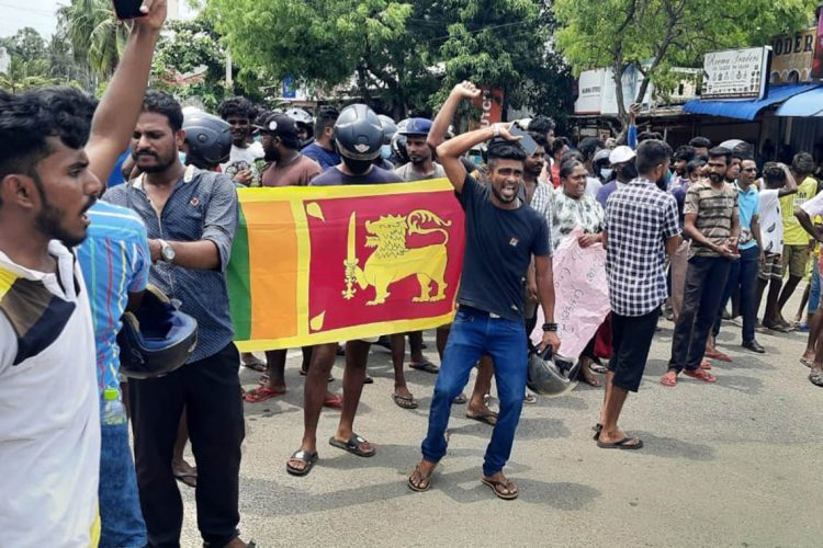 ත්‍රී කුණාමලය නාවික හමුදා මූලස්ථානය ඉදිරිපිට උද්ඝෝෂණය...