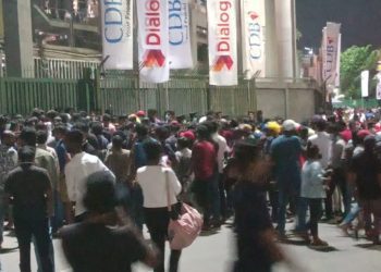 තරගය නැරඹීමට ප්‍රවේශපත්‍ර මිල දී ගත නොහැකි වූ ප්‍රේක්ෂකයින්...