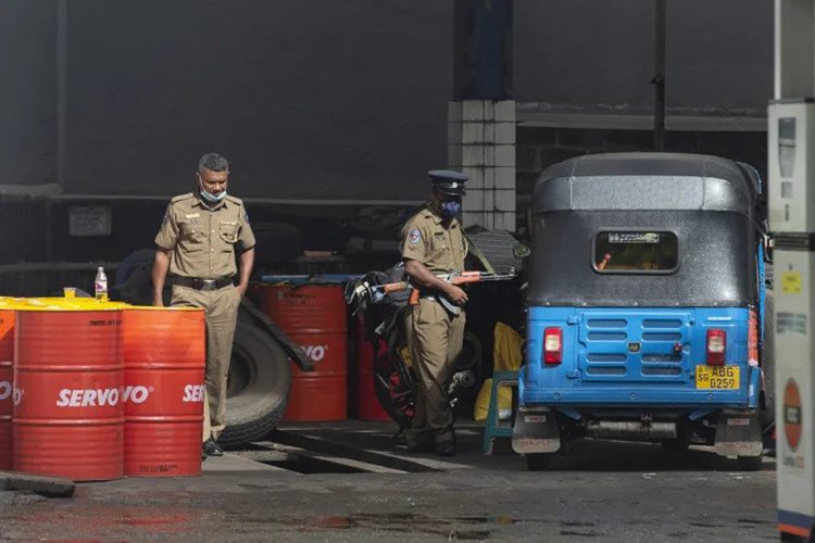 Police-in-fuel-shed