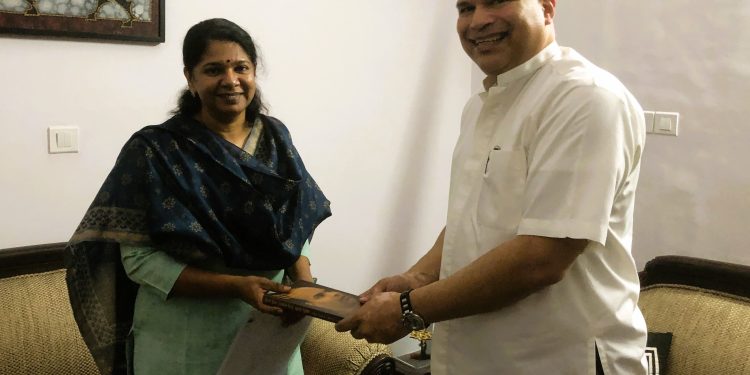 High Commissioner Milinda Moragoda meets Karunanidhi's MP daughter
