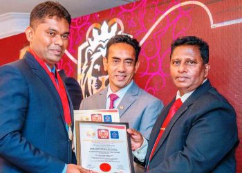 DHS Gems & Jewellery wins Best Entrepreneur of the Year Award at Lanka Business Awards