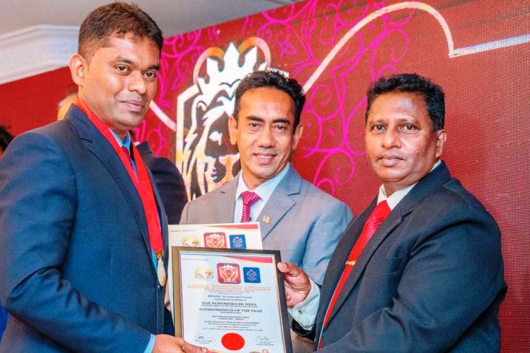 DHS Gems & Jewellery wins Best Entrepreneur of the Year Award at Lanka Business Awards