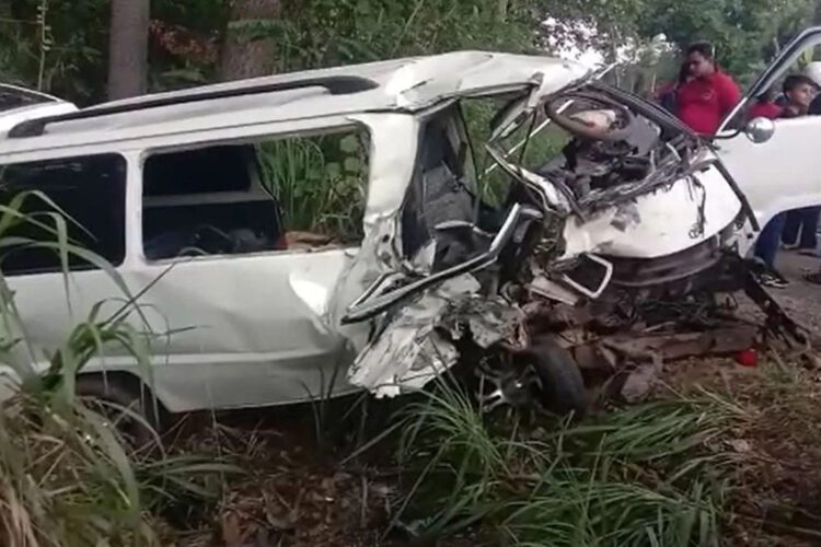 පොලොන්නරුව රිය අනතුර...