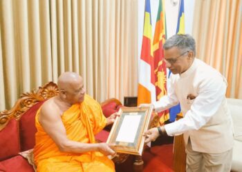 High Commissioner's call on Mahanayaka Theros of Asgiriya and Malwatte Chapters