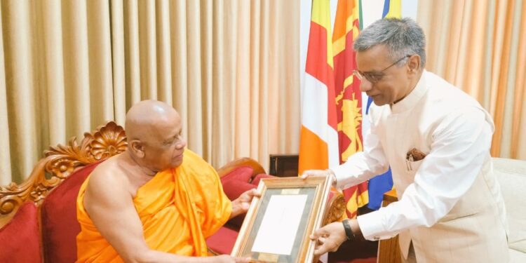 High Commissioner's call on Mahanayaka Theros of Asgiriya and Malwatte Chapters