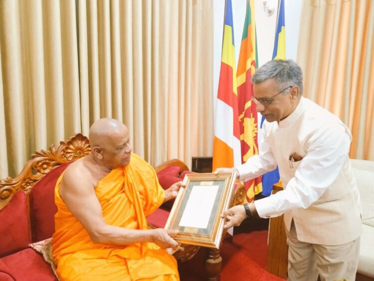 High Commissioner's call on Mahanayaka Theros of Asgiriya and Malwatte Chapters