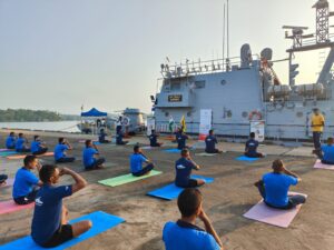 Indian Navy ship Batti Malv visits Trincomalee