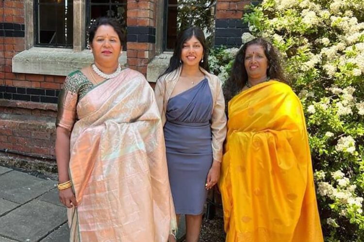 මිය ගිය මව සහ දියණියන් දෙදෙනා...
