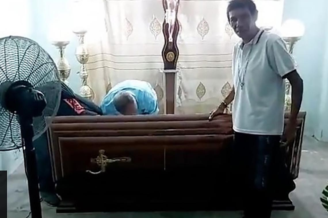 bella-montoya-coffin