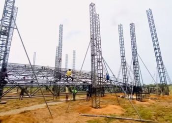 වනාන්තර කලාපයේ දැවැන්ත වේදිකාව ඉදි වූ අයුරු...
