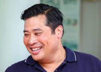 Estranged Thai King's Son Makes Unprecedented Visit