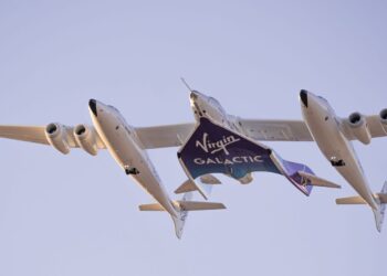 Historic Mother-Daughter Duo Reaches Edge of Space Aboard Virgin Galactic