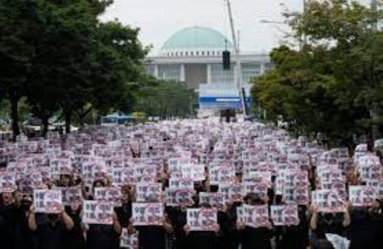 South Korea Passes Bill to Protect Teachers from Parents' Harassment