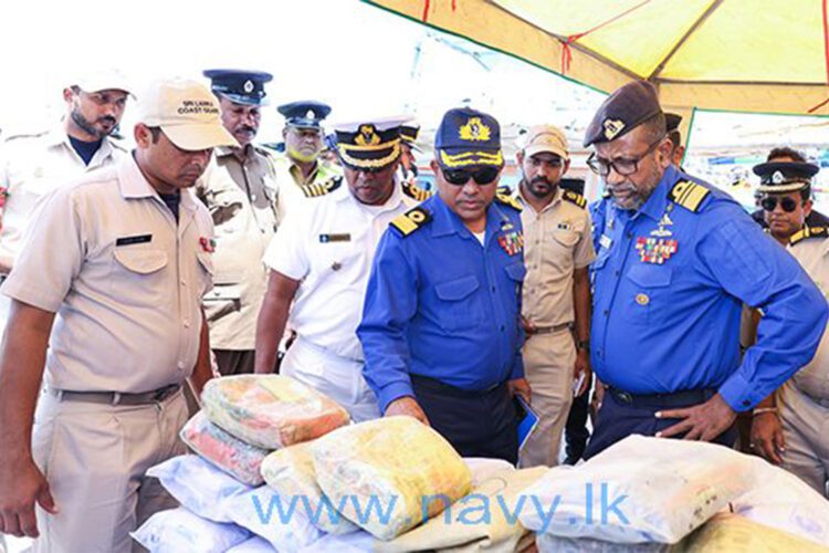 දෙවුන්දර ධීවර වරායේදී  නාවික හමුදාධිපති වයිස් අද්මිරාල් ප්‍රියන්ත පෙරේරා විසින් නිරීක්‍ෂණය කළ අයුරු...