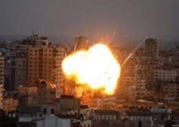 Escalation in Israeli-Palestinian Conflict: Explosions in Ashkelon as Rockets Rain Down