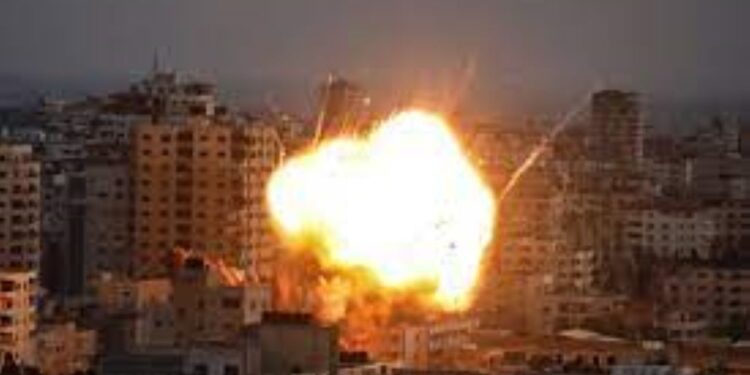 Escalation in Israeli-Palestinian Conflict: Explosions in Ashkelon as Rockets Rain Down