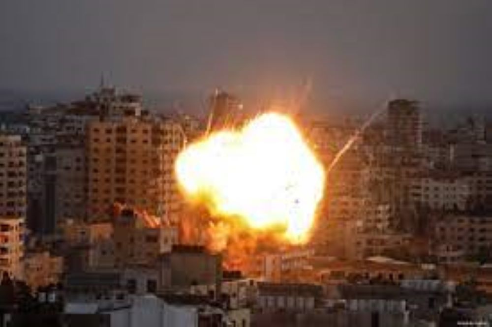Escalation in Israeli-Palestinian Conflict: Explosions in Ashkelon as Rockets Rain Down