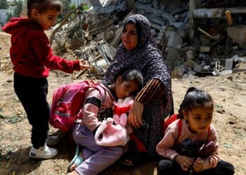Gaza's Pregnant Women Endure Water Shortages Amid Deepening Humanitarian Crisis