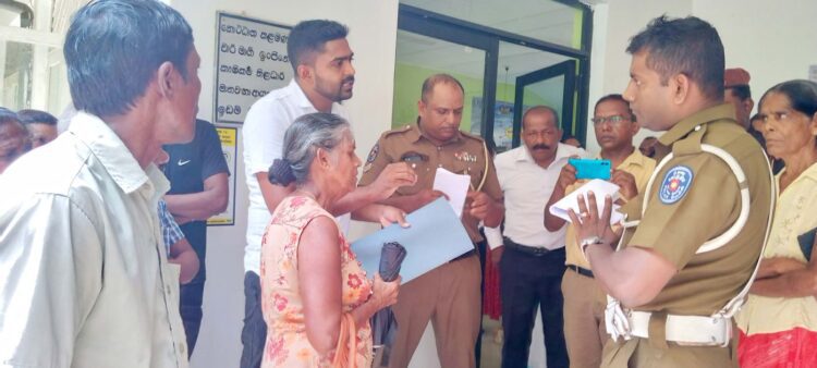 විෂය භාර අමාත්‍යවරයාගේ ලේඛනයට පමණක් ඉරුගු බීජ ලබා දෙන්නේ යැයි වෙහෙරගල ගොවිහු ඊයේ විරෝධතාවයේ .....