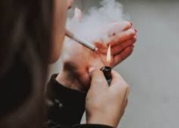 UK Considers Gradual Cigarettes Purchase Age Increase to End Sales