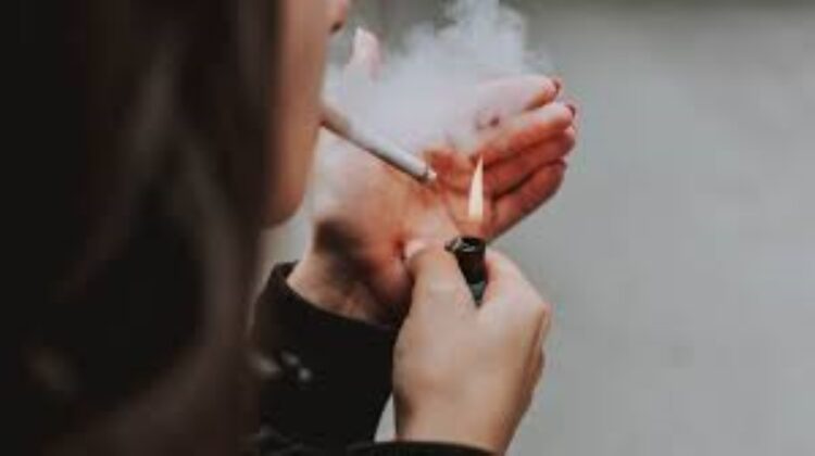UK Considers Gradual Cigarettes Purchase Age Increase to End Sales