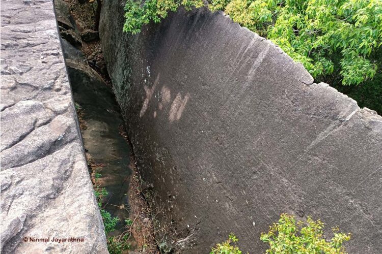 සෙල් ලිපිය පිහිටි විසල් සෙල්මුවා ඵලකය...